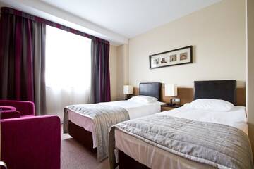 Фото номера Двухместный номер с 2 отдельными кроватями Отель Qubus Hotel Bielsko-Biała г. Бельско-Бяла 4
