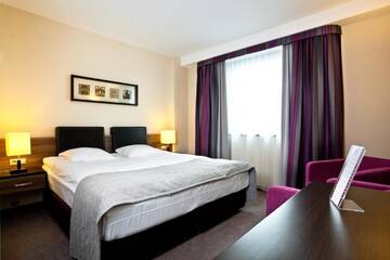 Фото номера Двухместный номер с 1 кроватью Отель Qubus Hotel Bielsko-Biała г. Бельско-Бяла 3
