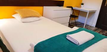 Фото номера Одноместный номер с ванной комнатой Хостелы Hello Hostel &amp; Apartments г. Бельско-Бяла 4