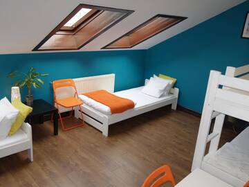 Фото номера Семейный номер с общей ванной комнатой Хостелы Hello Hostel &amp; Apartments г. Бельско-Бяла 2