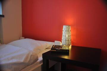 Фото номера Одноместный номер с общей ванной комнатой Хостелы Hello Hostel &amp; Apartments г. Бельско-Бяла 2