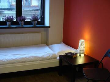 Фото номера Одноместный номер с общей ванной комнатой Хостелы Hello Hostel &amp; Apartments г. Бельско-Бяла 5