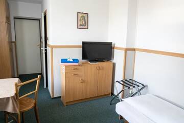 Фото номера Двухместный номер с 1 кроватью или 2 отдельными кроватями Отель Hotel Beskid г. Бельско-Бяла 6