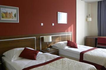 Фото номера Двухместный номер с 1 кроватью или 2 отдельными кроватями Отель Hotel Dębowiec г. Бельско-Бяла 13