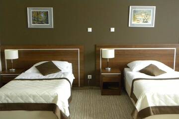 Фото номера Трехместный номер Отель Hotel Dębowiec г. Бельско-Бяла 4