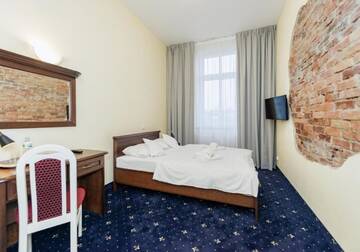 Фото номера Номер с кроватью размера «king-size» Отель Hotel Marczewski г. Бельско-Бяла 6