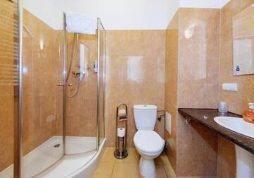 Фото номера Двухместный номер Делюкс с 1 кроватью Отель Hotel Marczewski г. Бельско-Бяла 3