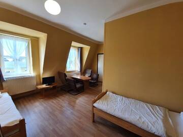 Фото номера Четырехместный номер эконом-класса Курортные отели Dom Turysty PTTK w Bielsku - Białej г. Бельско-Бяла 5
