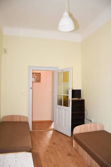 Фото номера Двухместный номер с 2 отдельными кроватями и душем Хостелы Hostel BIELSKO г. Бельско-Бяла 4