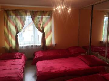 Фото номера Трехместный номер эконом-класса с общей ванной комнатой Хостелы Hostel Zgrabna г. Бельско-Бяла 2