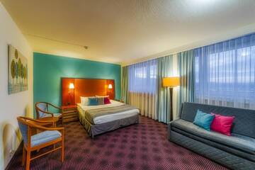 Фото номера Семейный номер с диваном Отель ibis Styles Bielsko Biala г. Бельско-Бяла 4