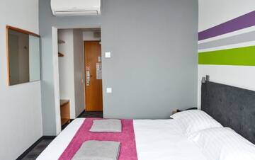 Фото номера Улучшенный двухместный номер с 1 кроватью Отель ibis Styles Bielsko Biala г. Бельско-Бяла 3