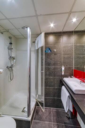 Фото номера Улучшенный двухместный номер с 1 кроватью Отель ibis Styles Bielsko Biala г. Бельско-Бяла 5